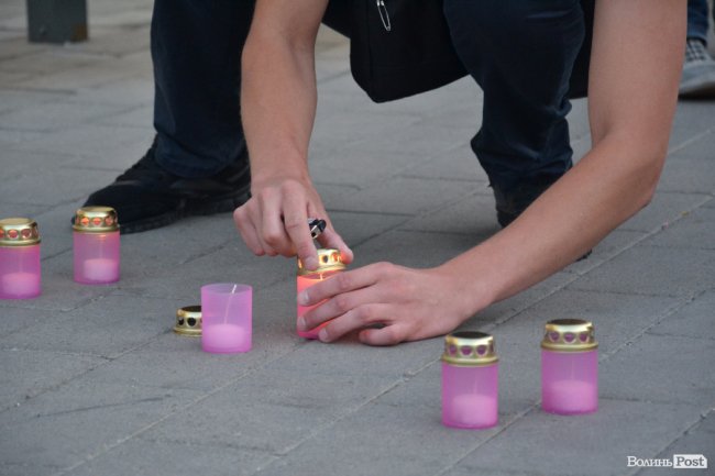 «Небо бачить, що їх пам'ятають». У Луцьку вшанували загиблих в Іловайському котлі