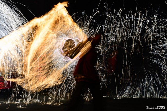 Вогонь у лініях і візерунках із «Ночі у Луцькому замку». ФОТО