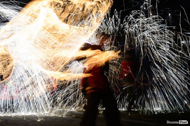 Вогонь у лініях і візерунках із «Ночі у Луцькому замку». ФОТО