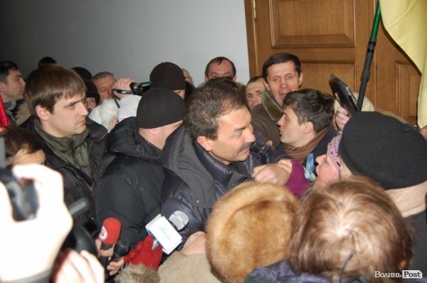 Волинська ОДА: штурм, який не відбувся. ФОТОРЕПОРТАЖ