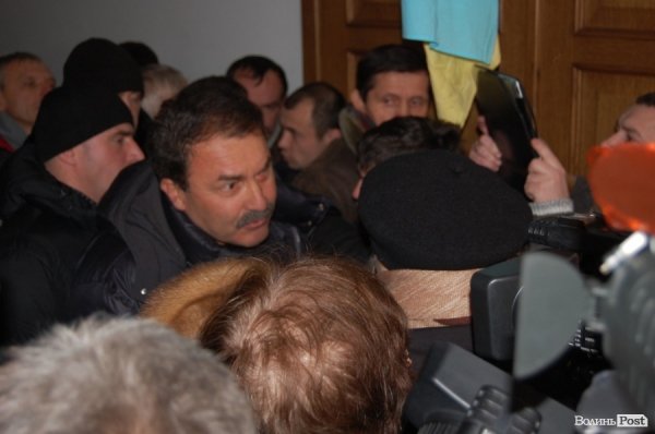 Волинська ОДА: штурм, який не відбувся. ФОТОРЕПОРТАЖ