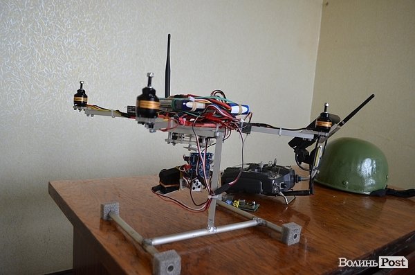 Луцькі умільці презентували каски та безпілотники для АТО. ФОТО