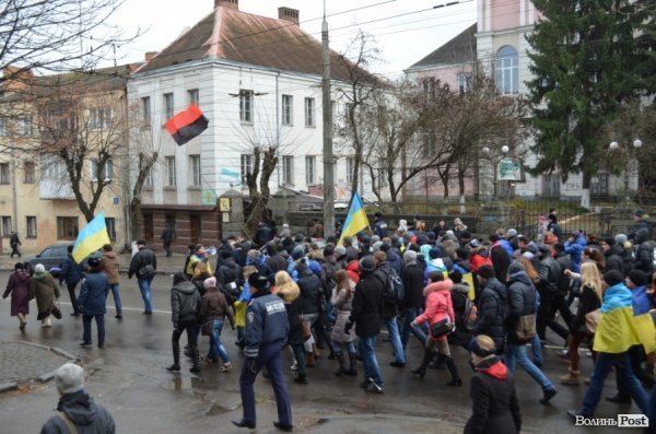 Як пікетували прокуратуру і СБУ учасники Євромайдану в Луцьку. ФОТО. ВІДЕО