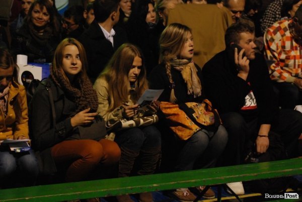 У Луцьку «Нова лінія» та спортзал стали театрами. ФОТО. ВІДЕО