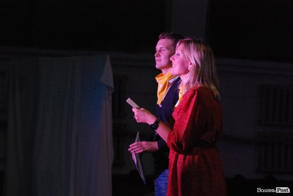 У Луцьку «Нова лінія» та спортзал стали театрами. ФОТО. ВІДЕО