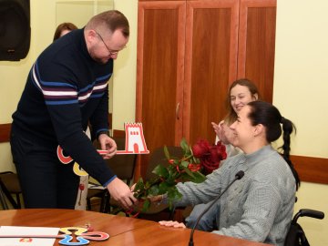 У Луцьку двом спортсменам вручили ключі від квартир. ФОТО