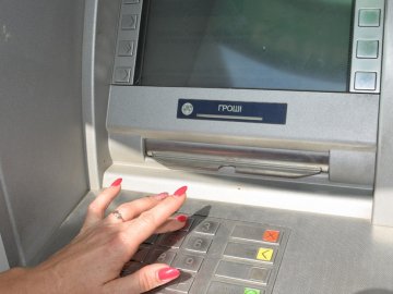 На Волині жінка півтора року знімала пенсію померлого чоловіка