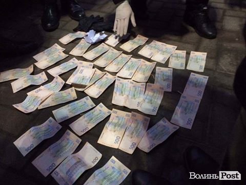 Повідомили подробиці затримання хабарника в Луцьку