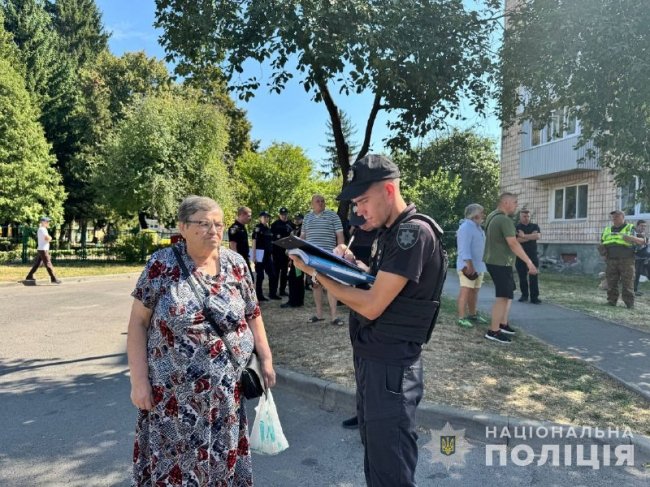 Поліція документує наслідки ворожої масованої атаки у Луцьку