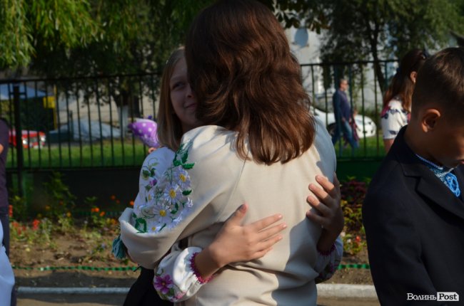 Перший дзвоник у луцькій школі №17. ФОТО