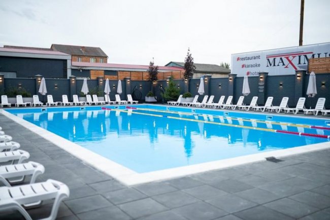 У Луцьку стартував сезон басейнів: де і за скільки поплавати