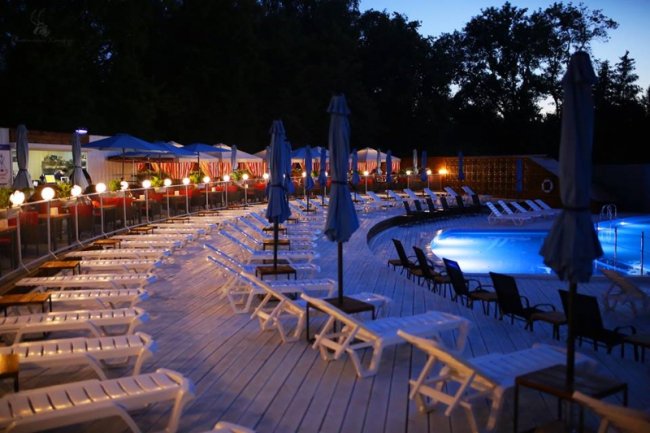 У Луцьку стартував сезон басейнів: де і за скільки поплавати