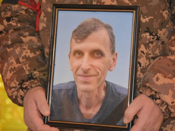 Лучани попрощалися із Героєм Олександром Смуровим