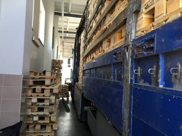 На «Ягодині» спіймали контрабандистів, які приховали товар під дном вантажівки .ФОТО