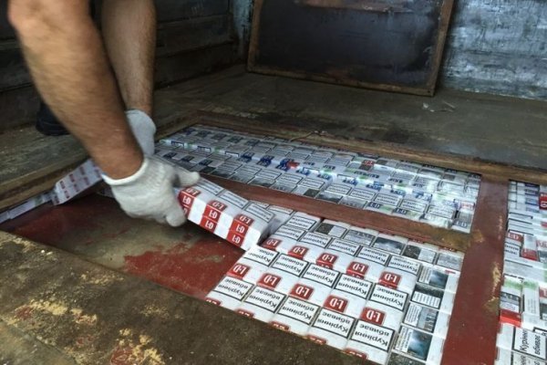 На «Ягодині» спіймали контрабандистів, які приховали товар під дном вантажівки .ФОТО