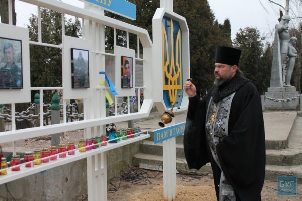 На Волині встановили меморіальну дошку загиблим на Майдані та Сході. ФОТО