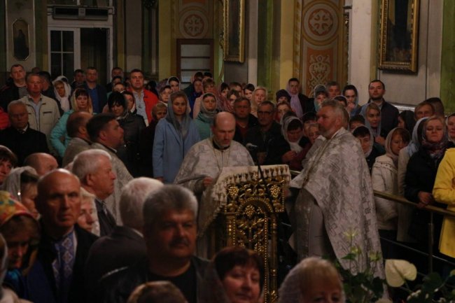 Великодня ніч у кафедральному соборі Луцька. ФОТОРЕПОРТАЖ