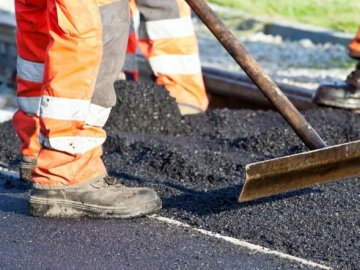 Сполучає кілька сіл: на Волині просять відремонтувати дорогу