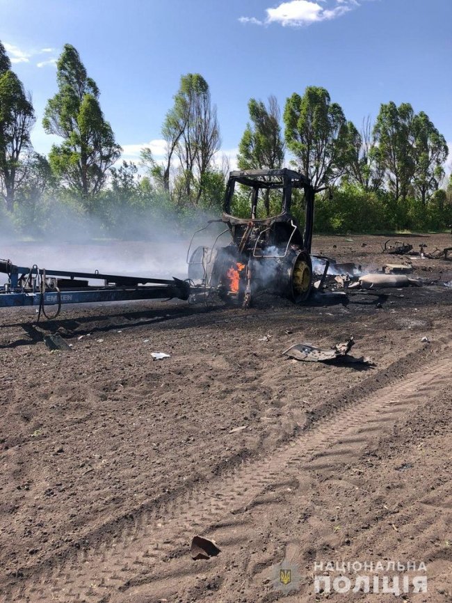 На Харківщині окупанти з літака обстріляли трактор, який працював у полі: водій тяжко поранений