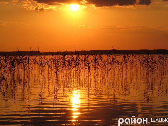 Палаюче небо: фото заходу сонця на Світязі