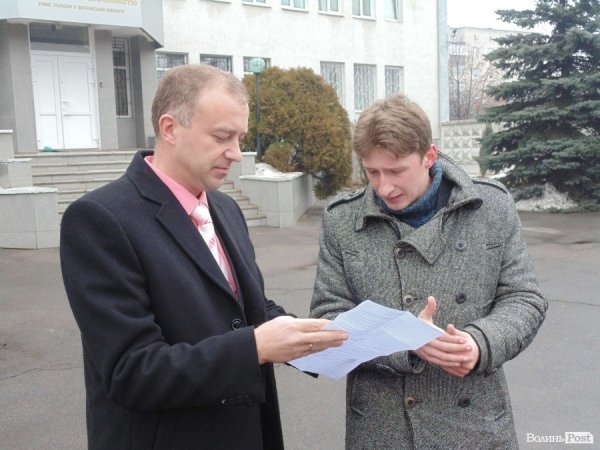 «Хочу повістку на день народження»: у Луцьку «тролили» міліцію. ФОТО