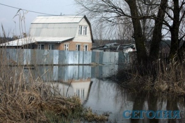 Під Києвом ‒ велика вода. ФОТО