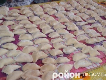 Волинським бійцям готуватимуть смаколики