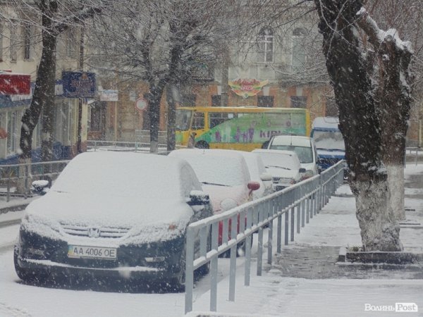 Луцьк засипає снігом. ФОТО