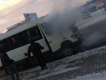 У Луцьку на автостанції горіла маршрутка. ФОТО