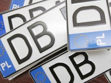 На Волинь хотіли ввезти авто на «бляхах» за фіктивними документами