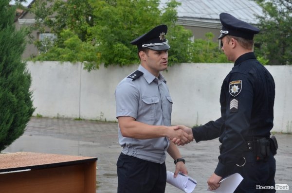 У Луцьку поліцейські отримали нові погони і звання. ФОТО