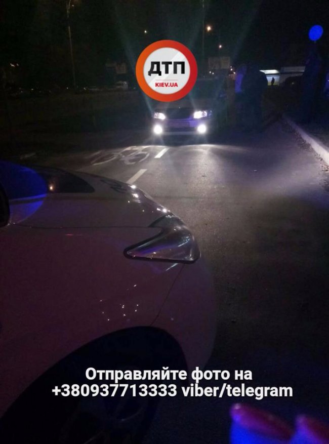 П’яна і без документів: киянка вночі ганяла по тротуару