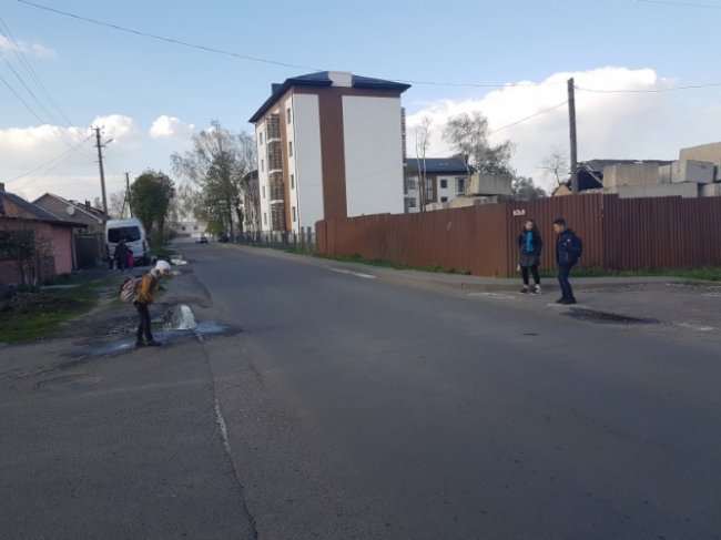 У Луцьку просять облаштувати «зебру» поблизу школи