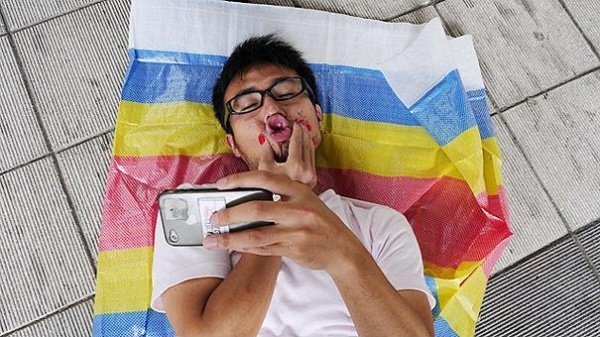 Як сфотографуватися з дівчиною, якщо не маєш дівчини. ФОТО