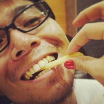 Як сфотографуватися з дівчиною, якщо не маєш дівчини. ФОТО