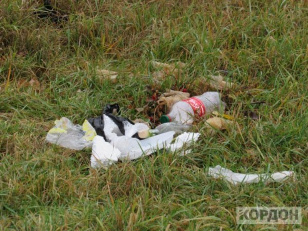 У Любомлі вболівальники загидили стадіон. ФОТО