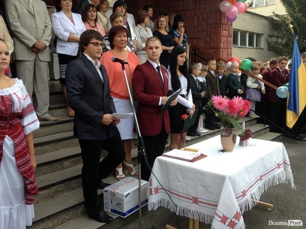 Луцькі депутати Яручик і Ткачук вітали першачків із Днем знань. ФОТО*