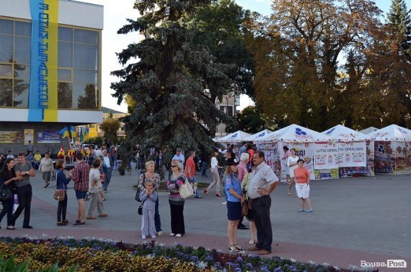 У Луцьку відбувся чемпіонат зі складання кубика Рубіка. ФОТО