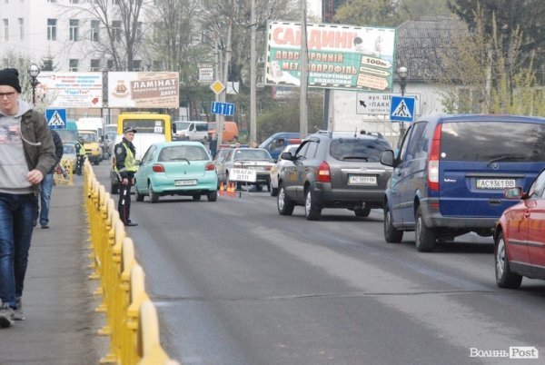 Через аварію на набережній - утруднений рух транспорту