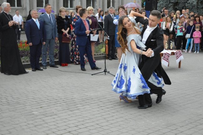 Бал випускників у Ковелі. ФОТО