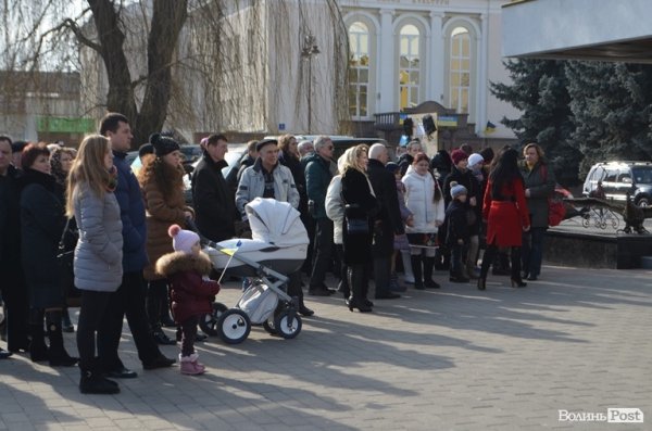 У Луцьку - благодійний  «масляний» ярмарок. ФОТО