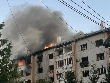 Ракетний обстріл Львова: є влучання у житлові будинки