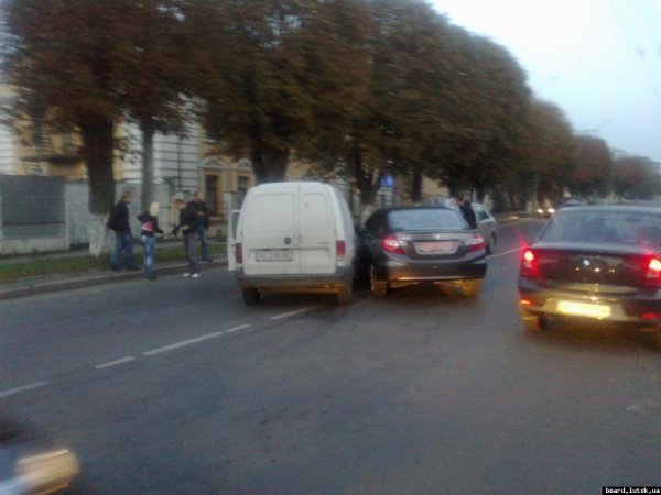 У Луцьку в автопригоді постраждала 16-річна дівчина. ФОТО