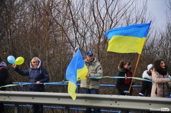 Євроланцюг за 50 кілометрів від Луцька. ФОТО. ВІДЕО