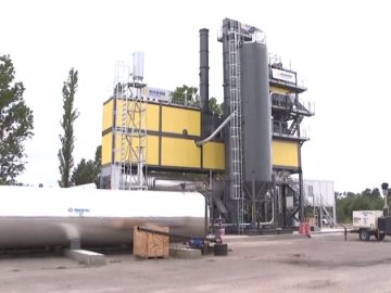 Депутат Волиньради звернувся до правоохоронців через асфальтобетонний завод в селі Озеро* 