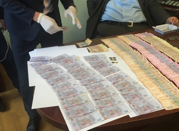 Керівник отримав неправомірну вигоду від підприємця