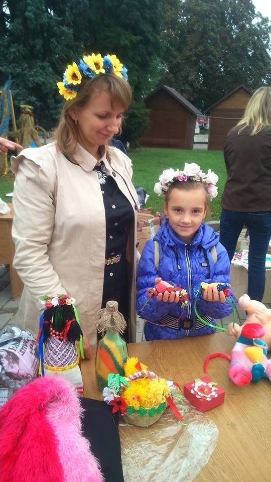 Волинські волонтери гаражним розпродажем заробили 20 тисяч для бійців АТО. ФОТО