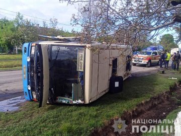 На Рівненщині перекинувся рейсовий автобус з пасажирами. ФОТО