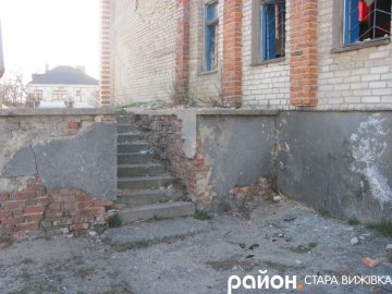 У селищі на Волині колишній кінотеатр перетворюється на руїни. ФОТО