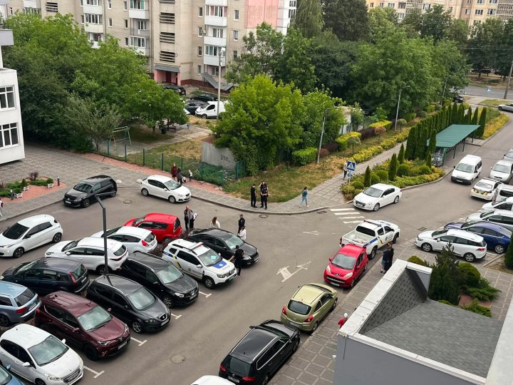 У дворі будинків на Конякіна у Луцьку - кілька екіпажів поліції: що там коїться